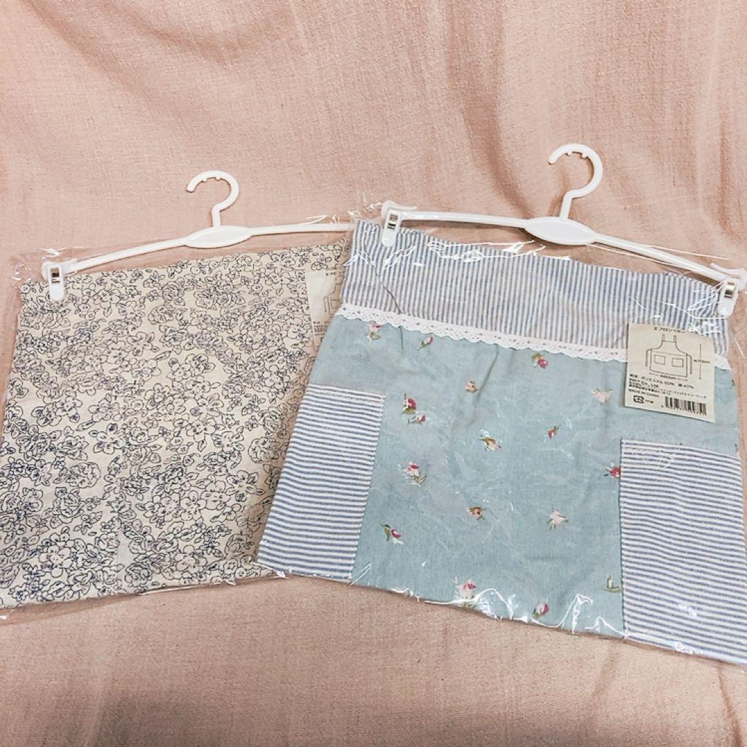 エプロン水色系新品未使用2枚セット(花柄・花＆ストライプ)