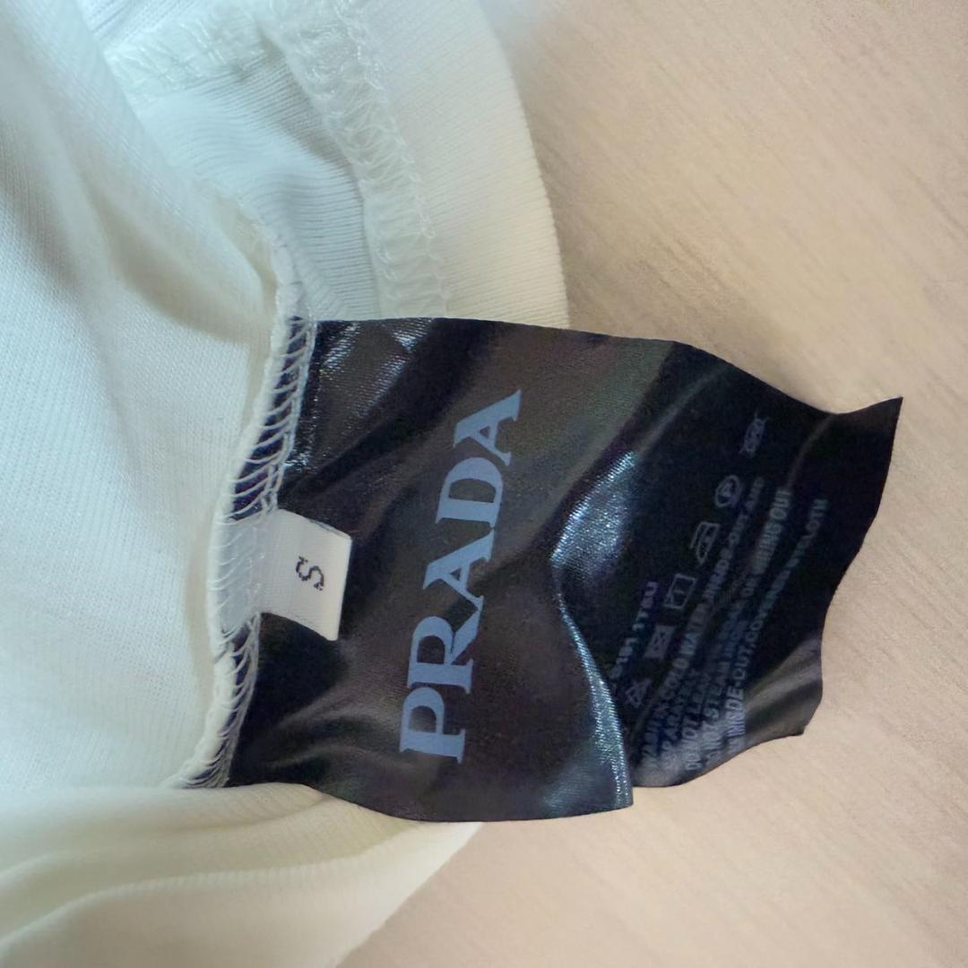 Prada ホワイト ロゴ付き Tシャツ