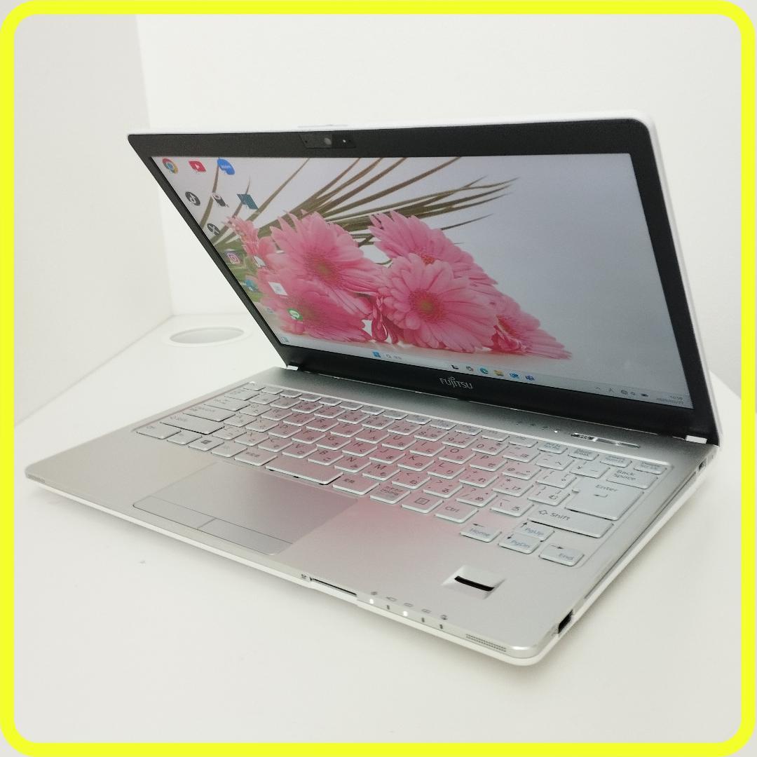 白　新品SSD256GB⭐️windows11ノートパソコン　ホワイト　262