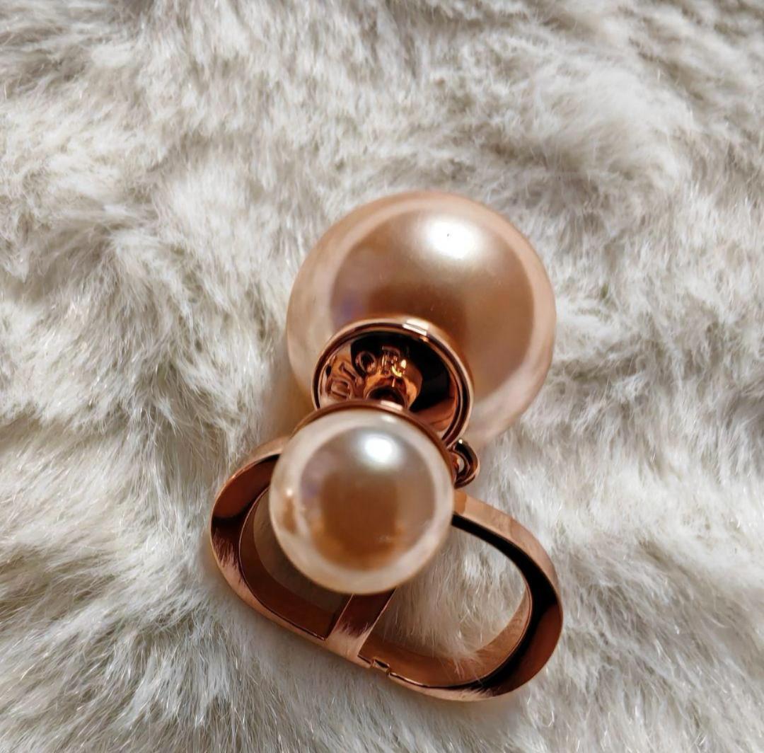 Dior ローズゴールド パール ピアス Dior ローズゴールド パール ピアス