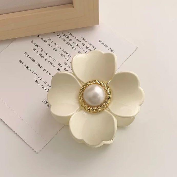 人気商品は ♥︎︎ヘアクリップ♥︎︎フラワー.パール アセテート ホワイト カメリア 韓国 その他 人気商品は ♥︎︎ヘアクリップ♥︎︎フラワー.パール アセテート ホワイト カメリア 韓国 その他