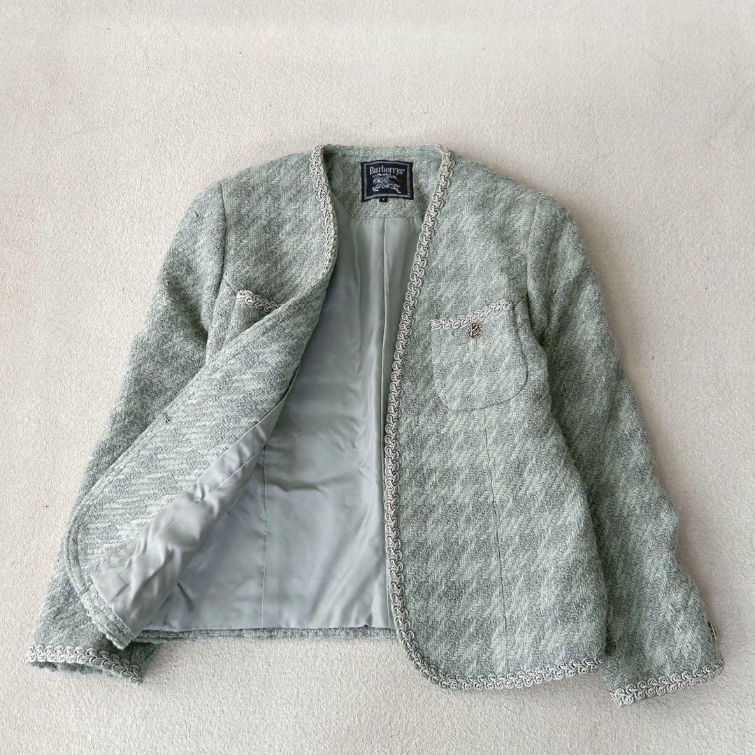 美品✨バーバリー ツイードジャケット ノーカラー ビジュー ロゴボタン S相当 美品✨バーバリー ツイードジャケット ノーカラー ビジュー ロゴボタン S相当