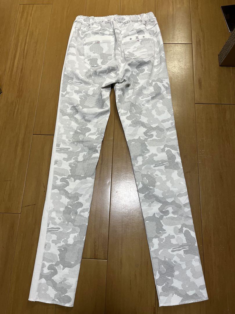 カモフラ柄パンツ