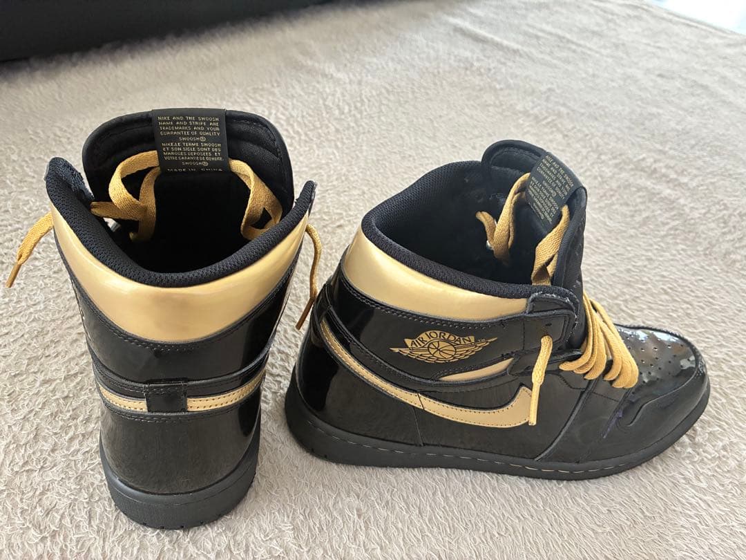 Nike エアジョーダン ハイカットスニーカー ブラック/ゴールド