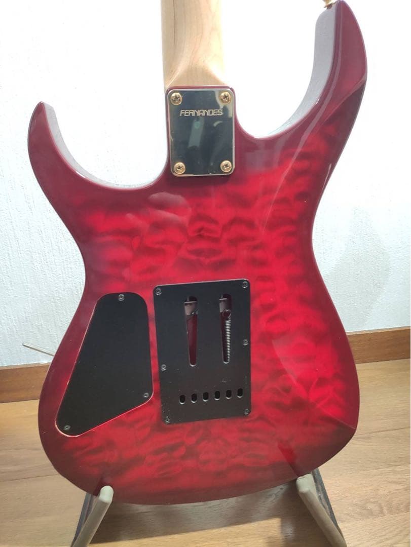 Fernandesエレキギター レッド ギターケース付き - メルカリ