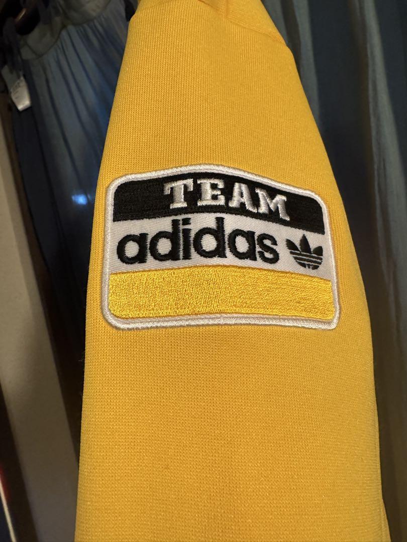 adidas イエロー ストライプ ジャケット