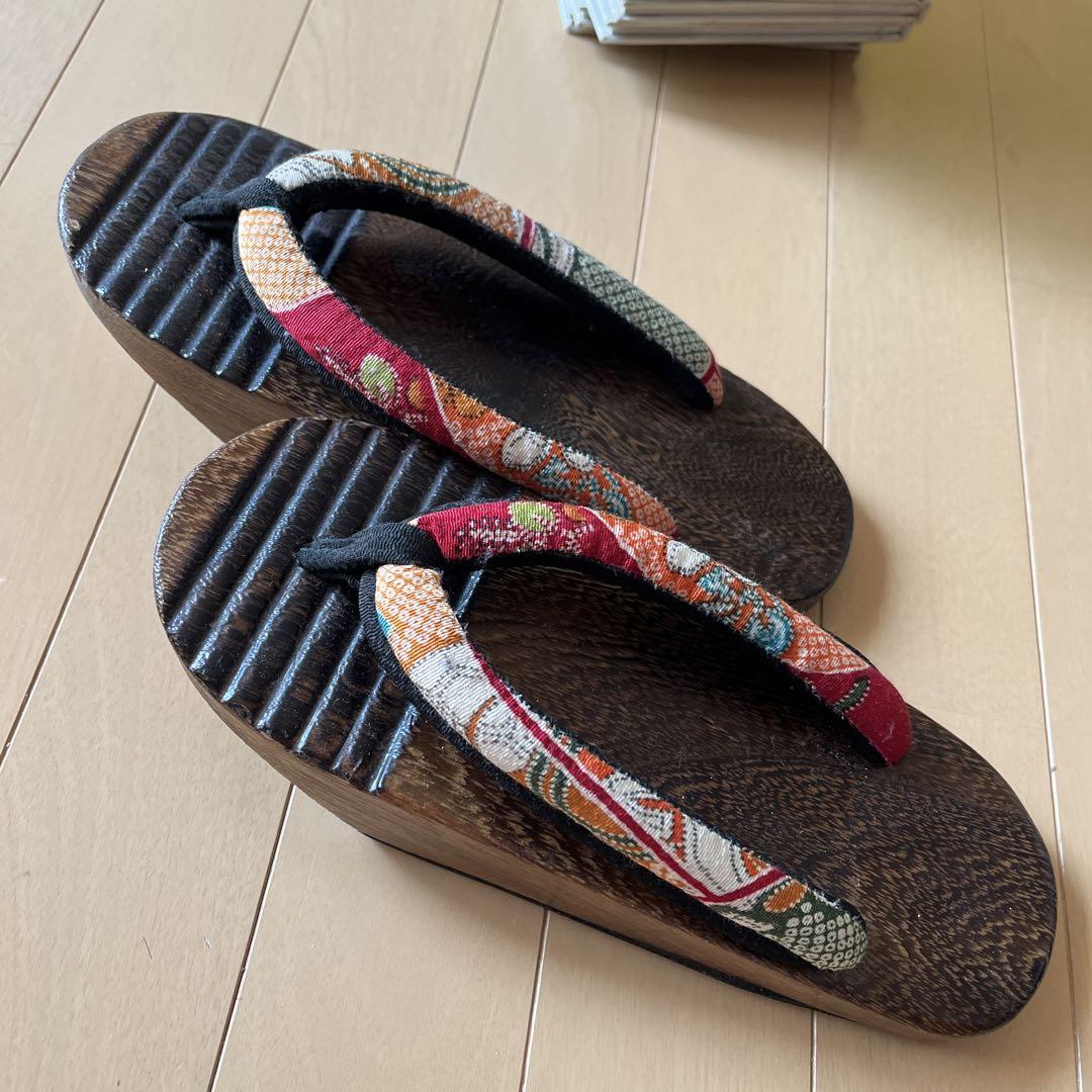 健康　美脚　下駄　つま先の高い