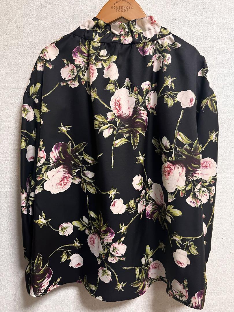 珍しい 新品半額♡インゲボルグ ♡ローズプリント♡薔薇柄ブラウス トップス