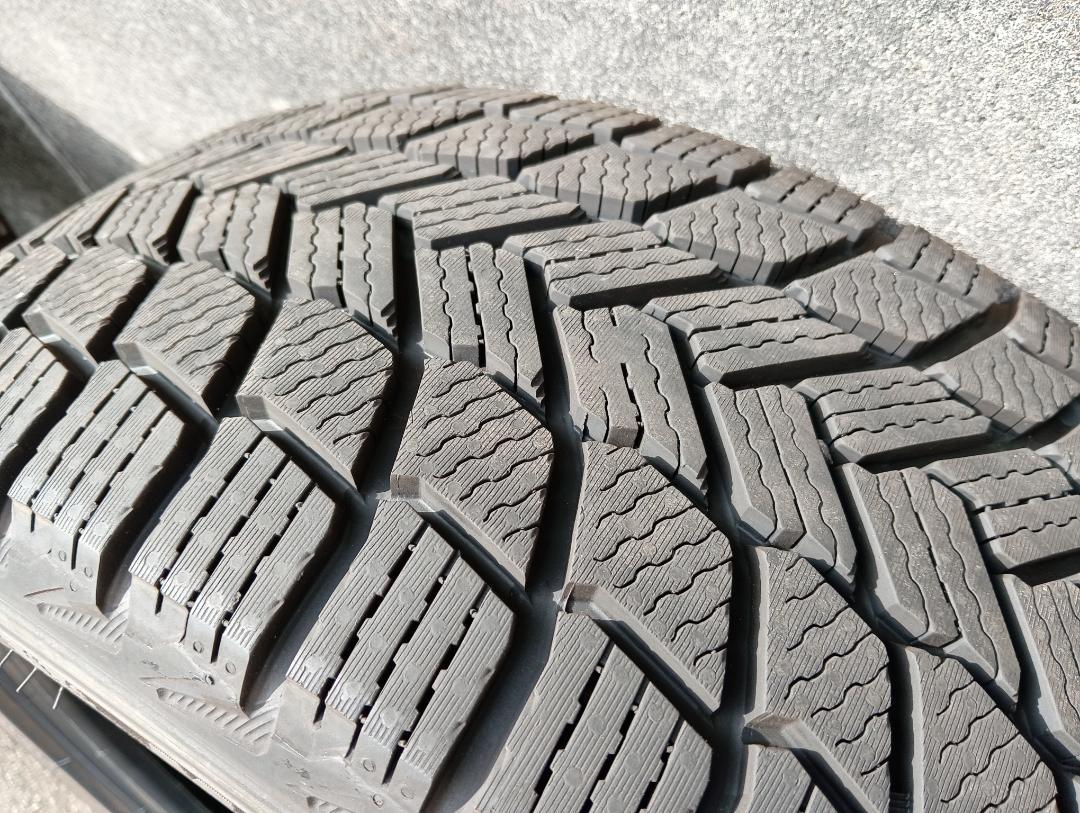 スタッドレスタイヤ 18インチ 4本セット 225/45R18 ミシュラン