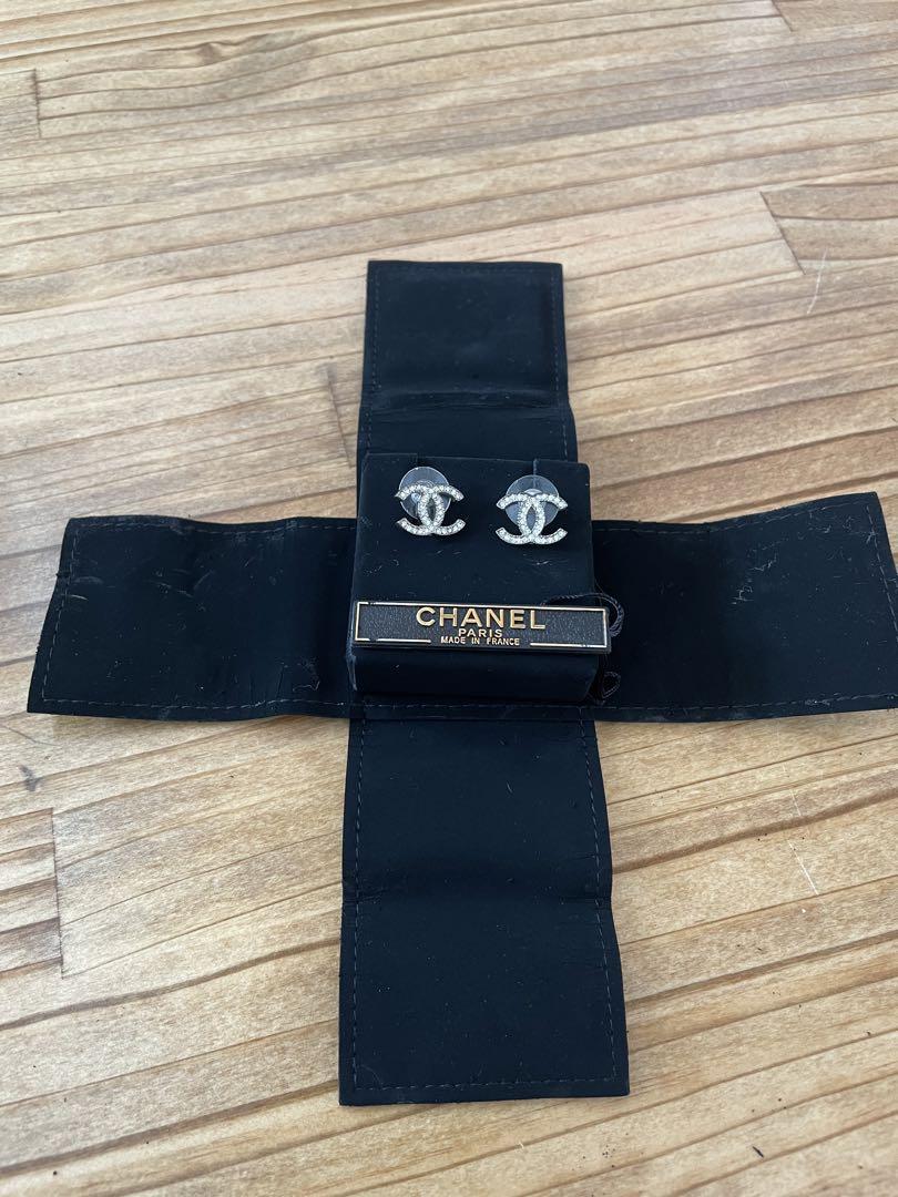 CHANEL CCロゴ ピアス ケース付き