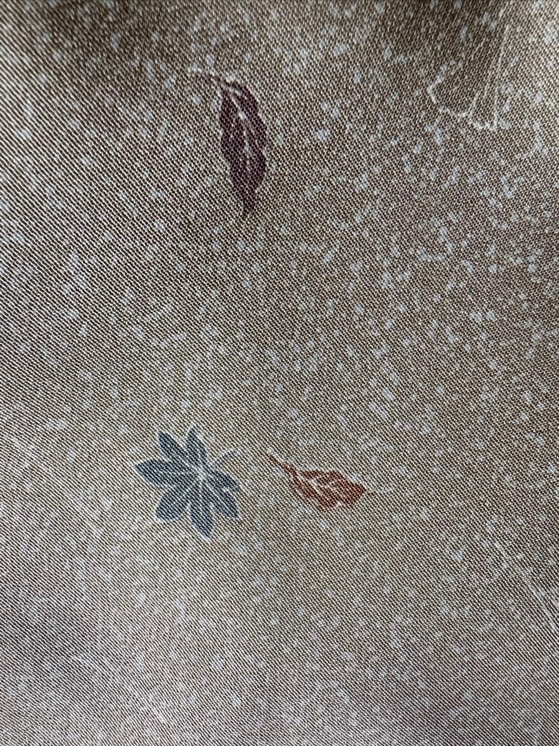 超お買い得! ♥ しつけ糸付き 正絹 小紋 袷 飛び柄 四季の葉新品、♥ アイテム入荷!