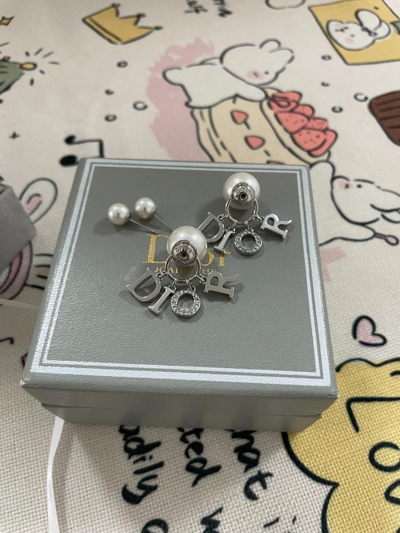 ディオール パール ピアス シルバー かなり綺麗