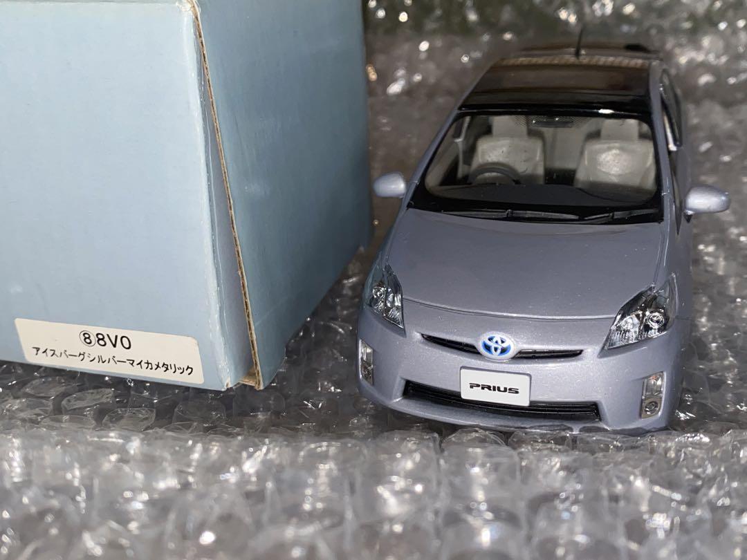 箱入 30前期 トヨタ プリウス カラーサンプル アイスバーグシルバー
