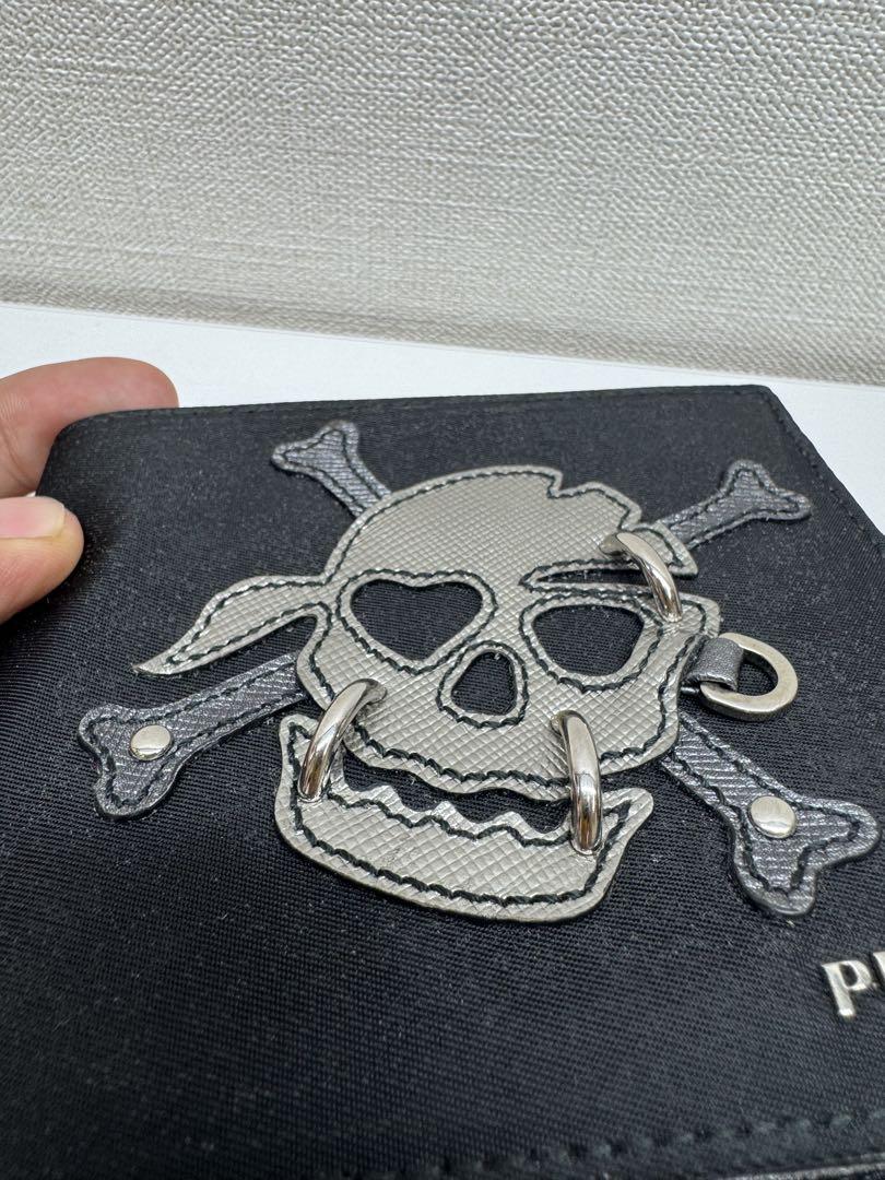 プラダ　二つ折り財布　美品！