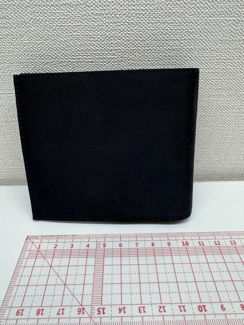 プラダ　二つ折り財布　美品！