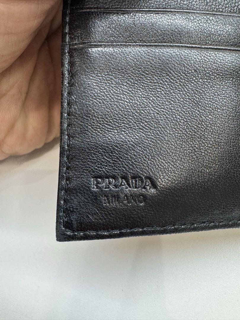プラダ　二つ折り財布　美品！