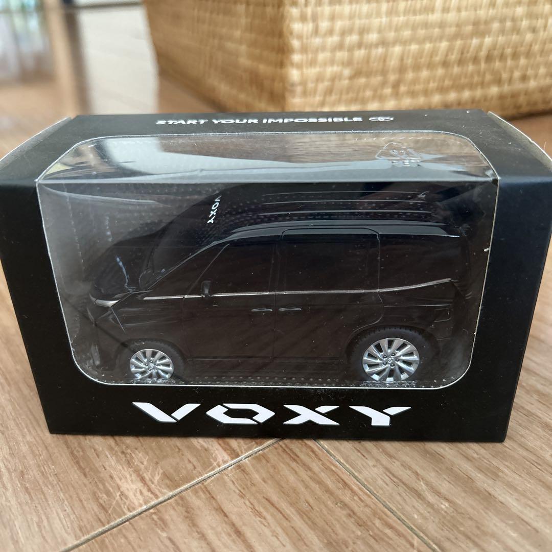 トヨタ ヴォクシー プルバックカー 黒