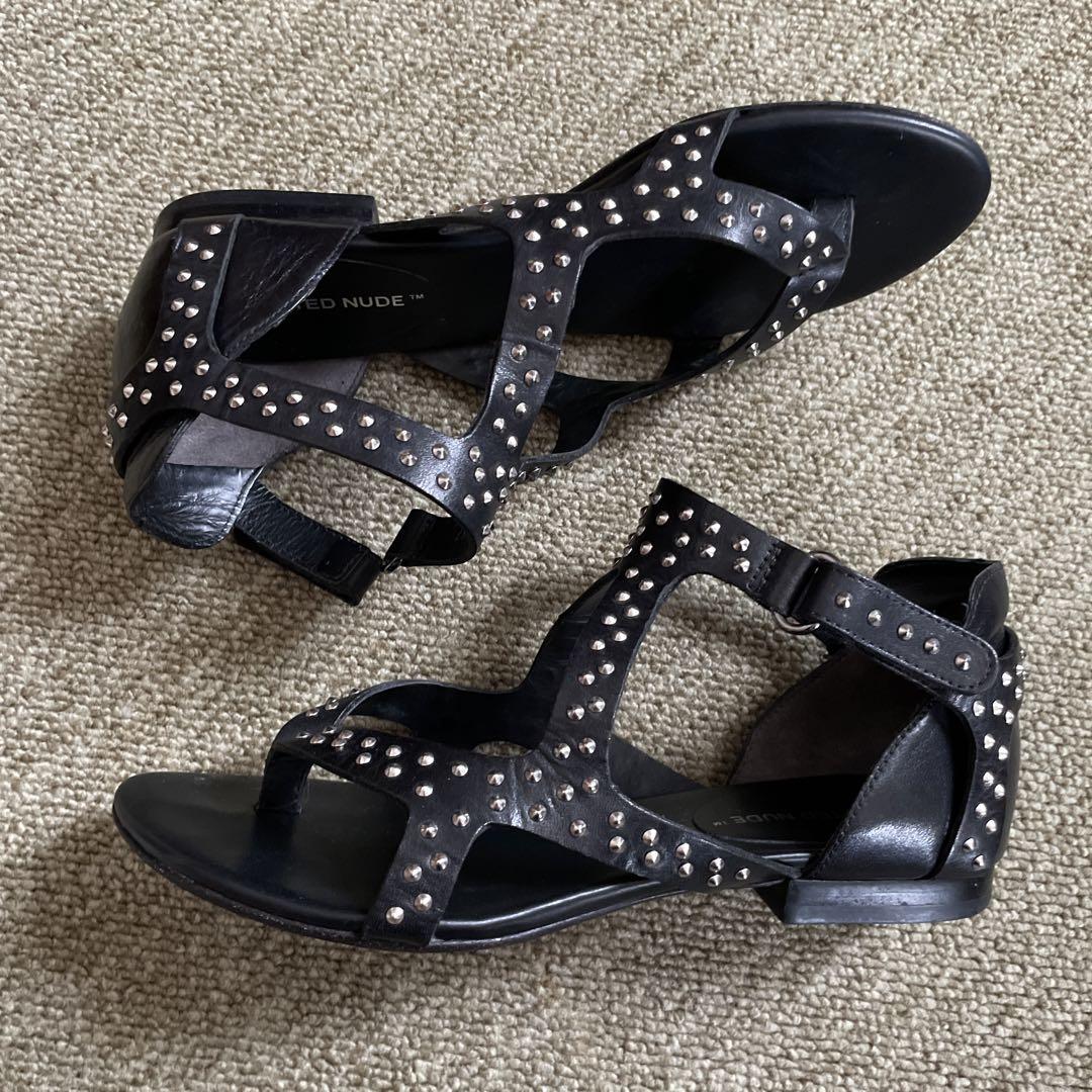 レザー黒サンダル　in UNITED NUDE スタッズ付き　ベルクロ レザー黒サンダル in UNITED NUDE スタッズ付き ベルクロ