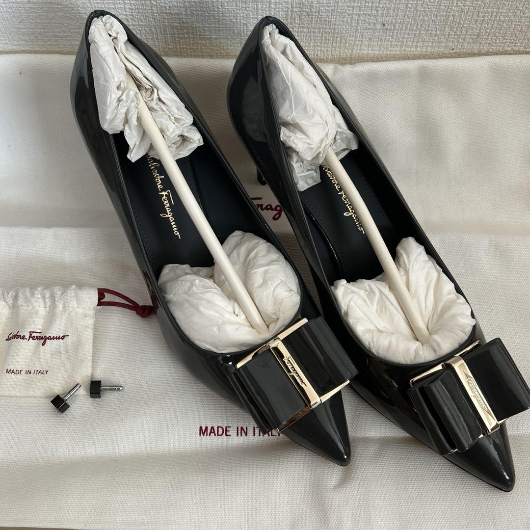 未使用　Salvatore Ferragamo ZERI70