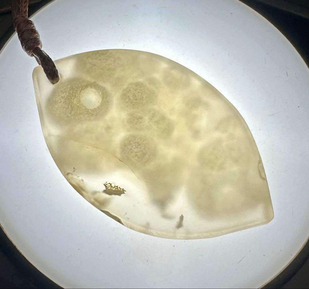 2025.9.9晴れ空と乳頭雲　新潟阿賀野産アゲート