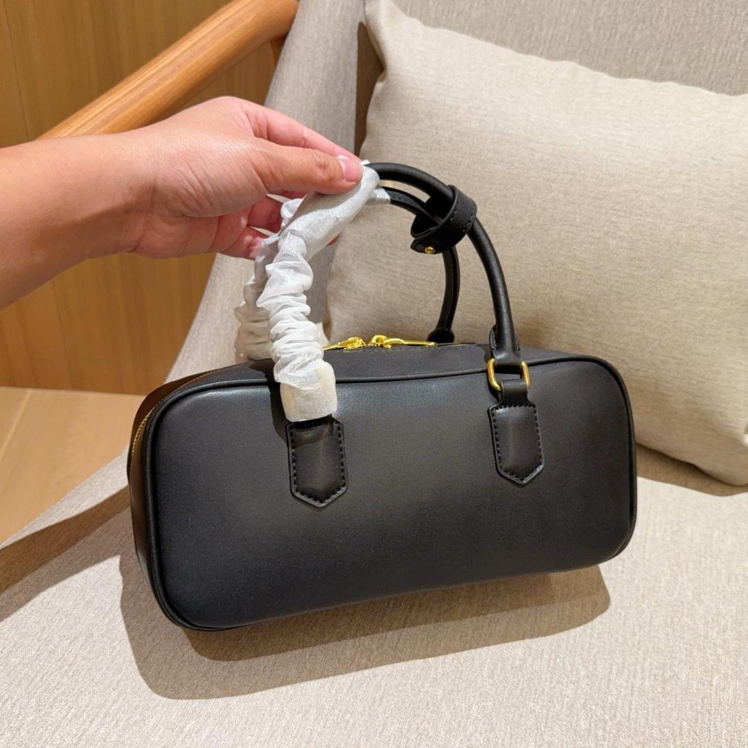 【すぐに届く！直営店買付】MIUMIU ショルダーバック ミュウミュウ♢セール 現地価格 数量限定 完売必至 (MiuMiu