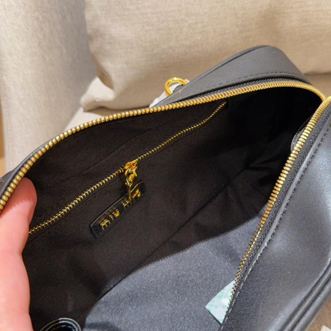 【すぐに届く！直営店買付】MIUMIU ショルダーバック ミュウミュウ♢セール 現地価格 数量限定 完売必至 (MiuMiu