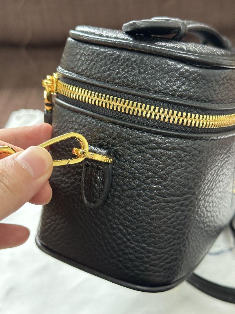 PRADA 黒 レザー ショルダーバッグ 保存袋付き