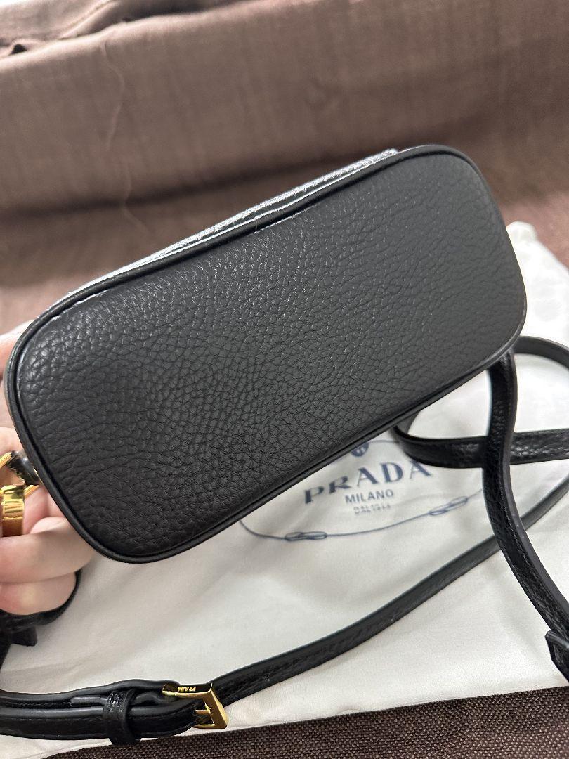 PRADA 黒 レザー ショルダーバッグ 保存袋付き