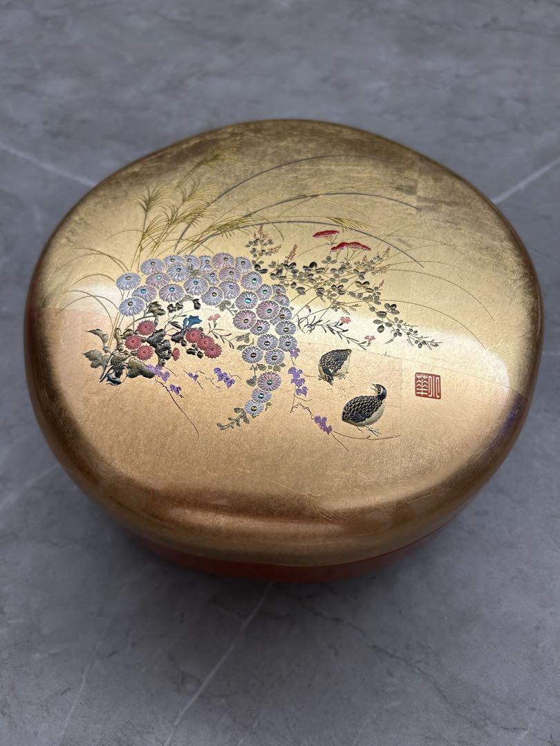 金色の合成漆器 花と鳥の装飾
