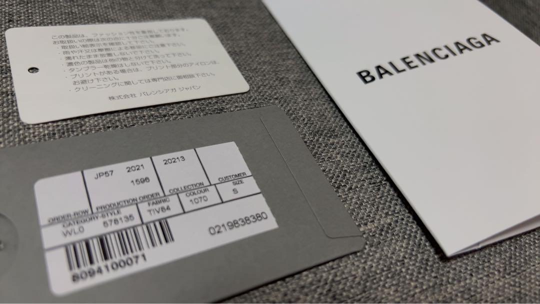 【BALENCIAGA】フード付きパーカー(両面ロゴ)