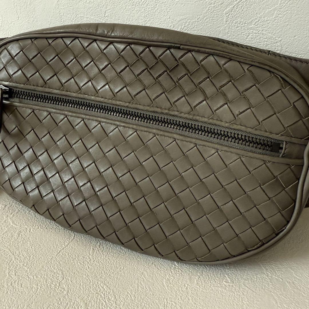 BOTTEGA VENETA ボディバッグ グレー系 レザー イントレチャート