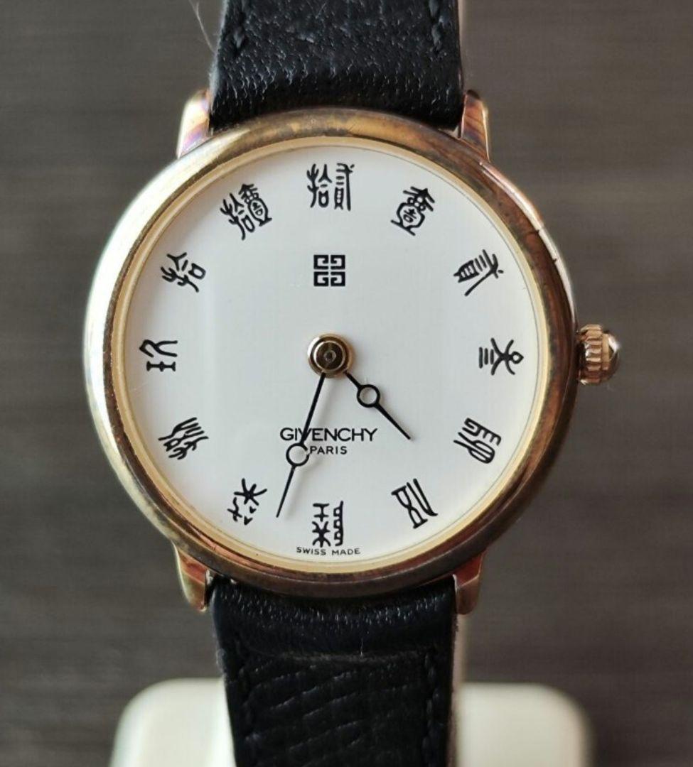 稼働 GIVENCHY 腕時計 アンティーク 4Gロゴ 新品電池 1569 GIVENCHY - 稼働 GIVENCHY 腕時計 アンティーク 4Gロゴ 新品電池