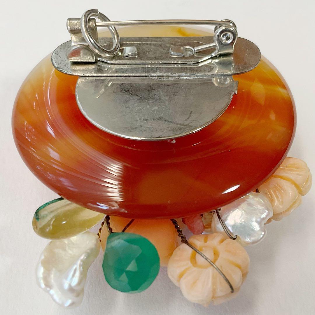 天然石のハンドメイドブローチ　国産　瑪瑙・サンゴ　パワーストーンアクセサリー