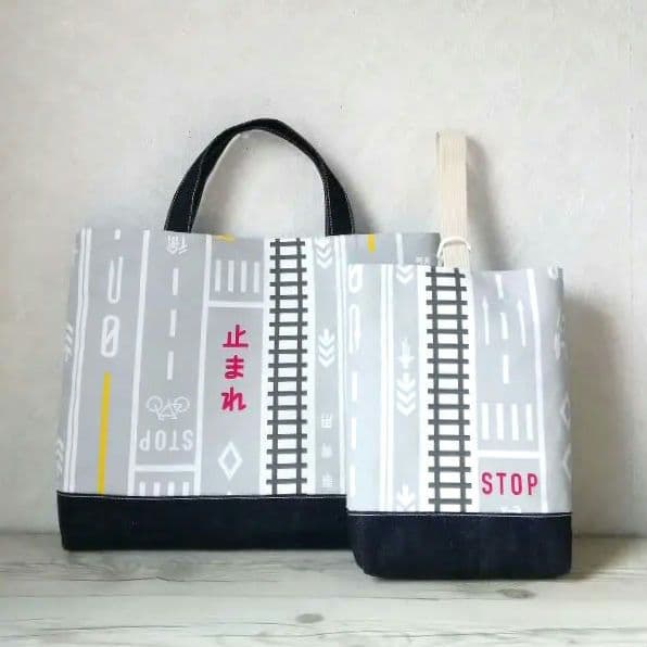 道路柄のレッスンバッグと上履き入れセット