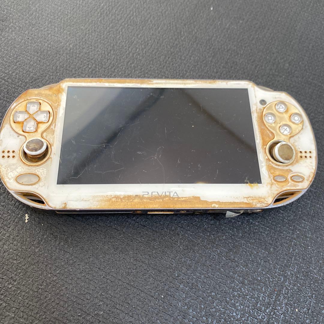 PS Vita ホワイト 本体 使用感ありPCH-1000目立った傷や汚れなし