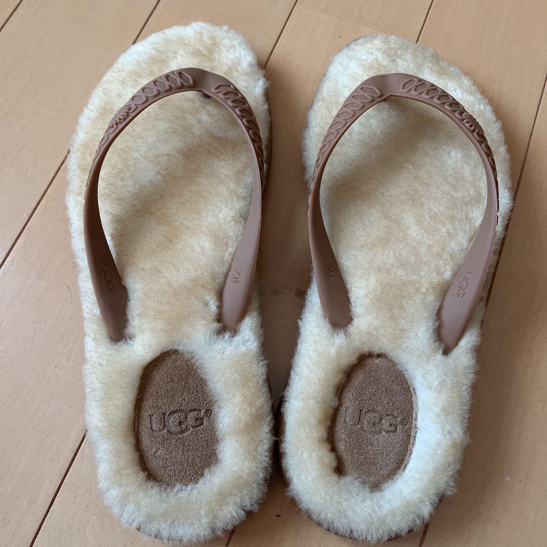 最低価格の
 UGG UGG サンダル ムートンシープスキン アグフラッフィー サンダル