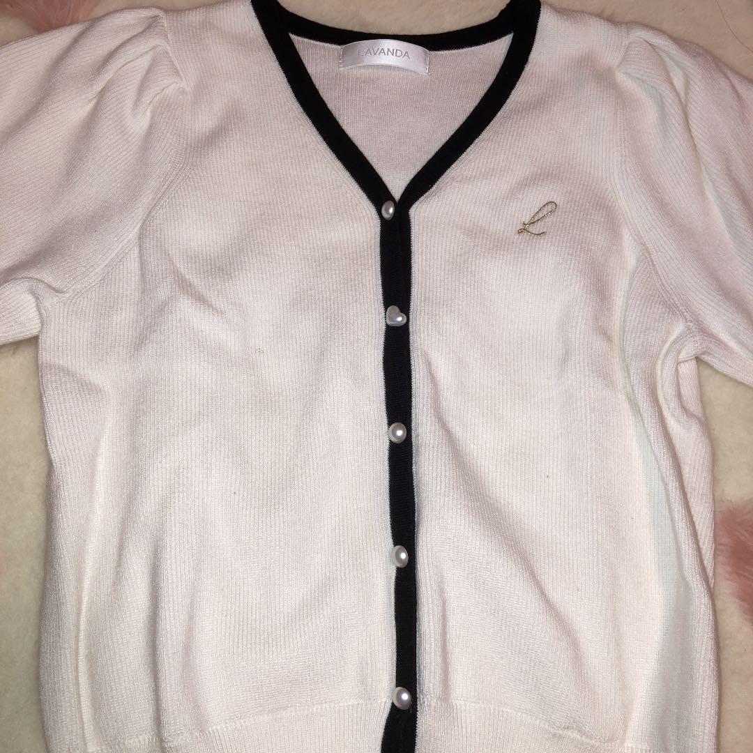 【SALE】 lavanda パールボタンニットtops オフホワイト 宇野実彩子 トップス