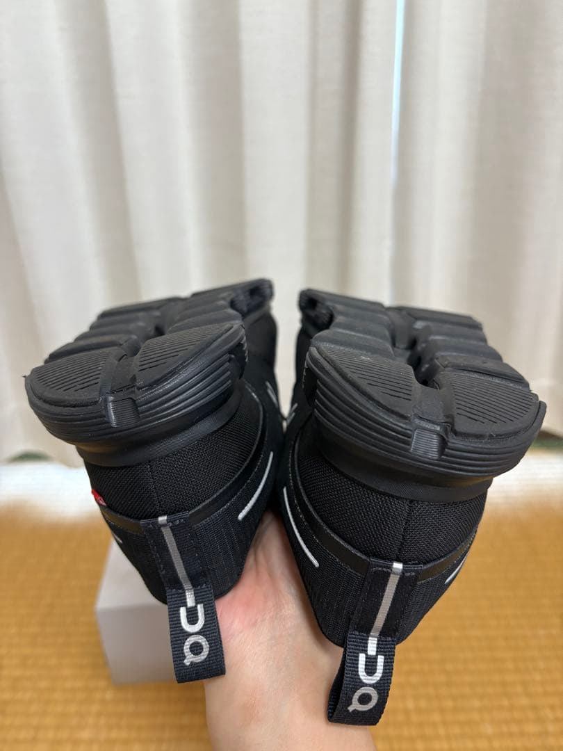 極美品 オン クラウド6 ウォータープルーフ25.5cm メンズ 極美品 オン クラウド6 ウォータープルーフ25.5cm メンズ