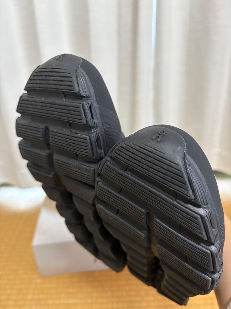 極美品 オン クラウド6 ウォータープルーフ25.5cm メンズ 極美品 オン クラウド6 ウォータープルーフ25.5cm メンズ