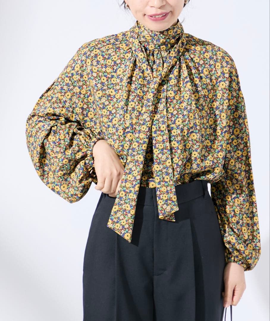 ほぼ新品未使用 JOURNAL STANDARD L'ESSAGE 花柄ブラウス ほぼ新品未使用 JOURNAL STANDARD L'ESSAGE 花柄ブラウス