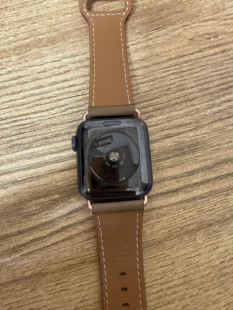 【美品】Apple Watch SE 40mm GPS WR-50 ブラック 【美品】Apple Watch SE 40mm GPS WR-50 ブラック