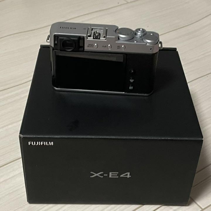 最終値下げ】FUJIFILM X-E4 シルバー ボディのみ - メルカリ