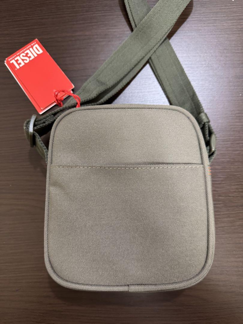 新品未使用DIESEL ショルダーバッグ カメラバッグ　Dロゴ　ディーゼル