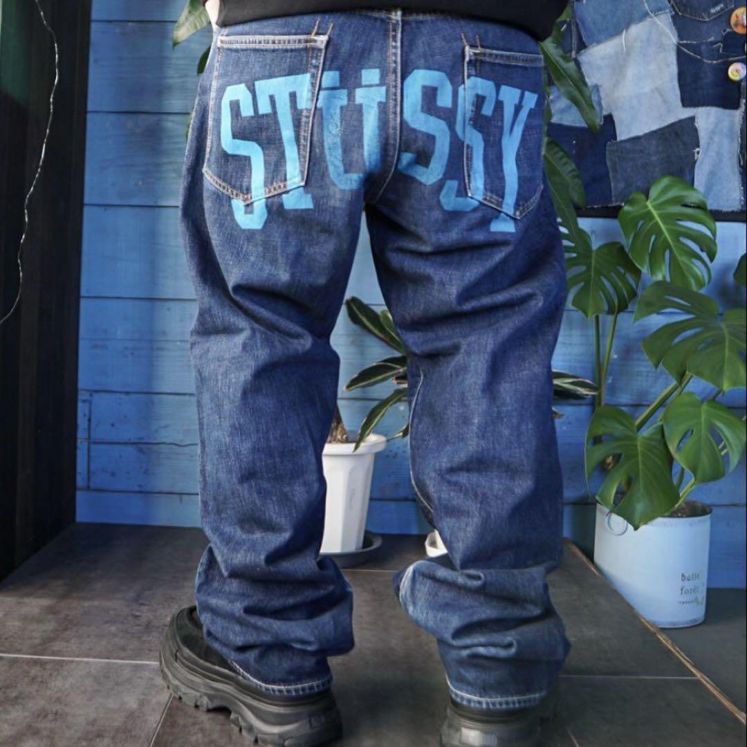 STUSSY 希少　未使用　バックロゴペイント　デニムジーンズ　３６サイズ 超希少】STUSSY ステューシー デニム バックペイント デカロゴ