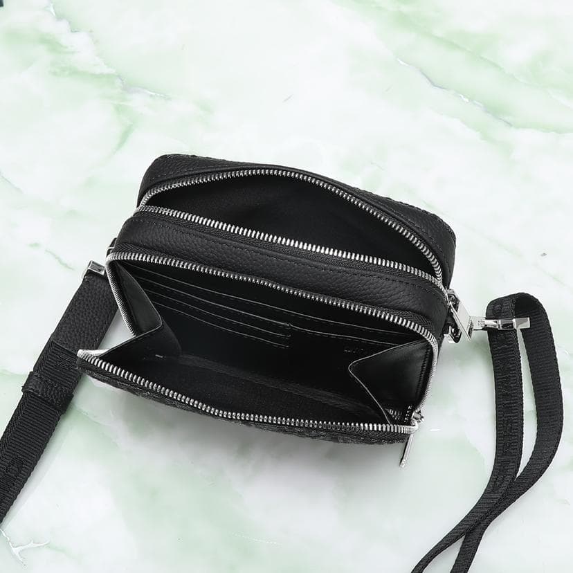 Dior ブラック モノグラム ショルダーバッグ Dior ブラック モノグラム ショルダーバッグ