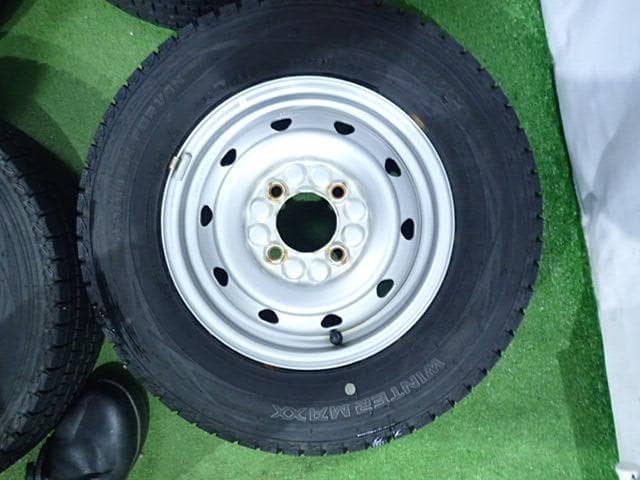 B733【送料無料】スタッドレスタイヤ 145/80R12 4本セット B733【送料無料】スタッドレスタイヤ 145/80R12 4本セット