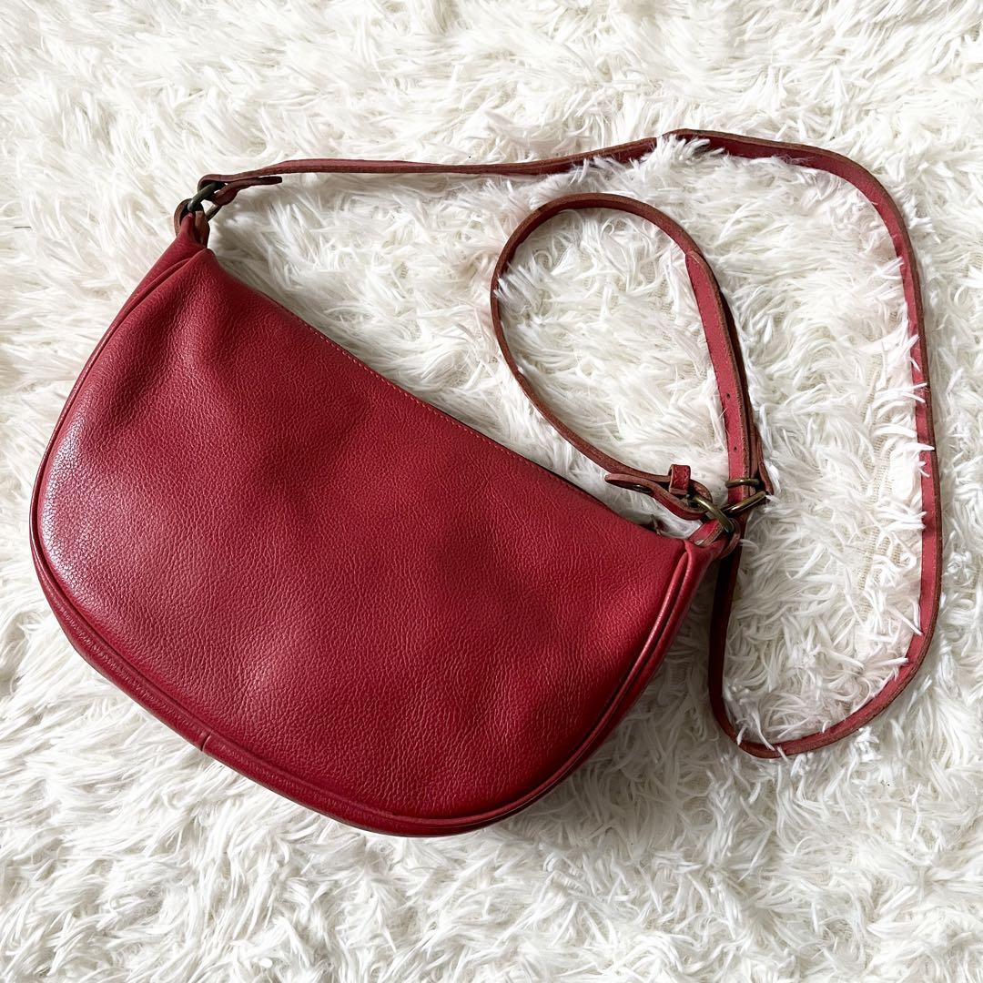 極美品✨　イルビゾンテ　ショルダーバッグ　ハーフムーン　三日月　レザー　レッド 極美品✨ イルビゾンテ ショルダーバッグ ハーフムーン 三日月