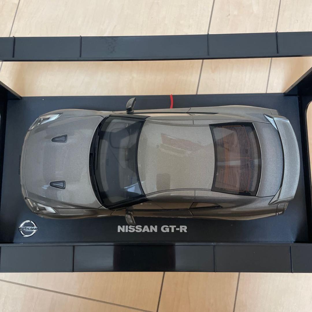 美品 1/18 オートアート モデルカー ニッサン GT-R R35