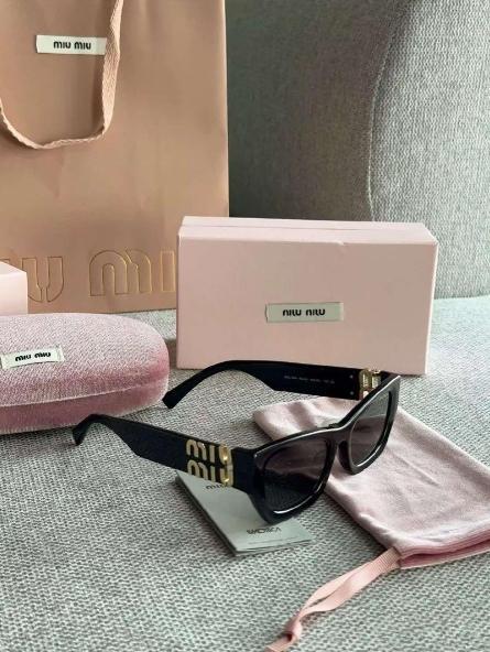 miu miu ブラック サングラス キャットアイ - メルカリ