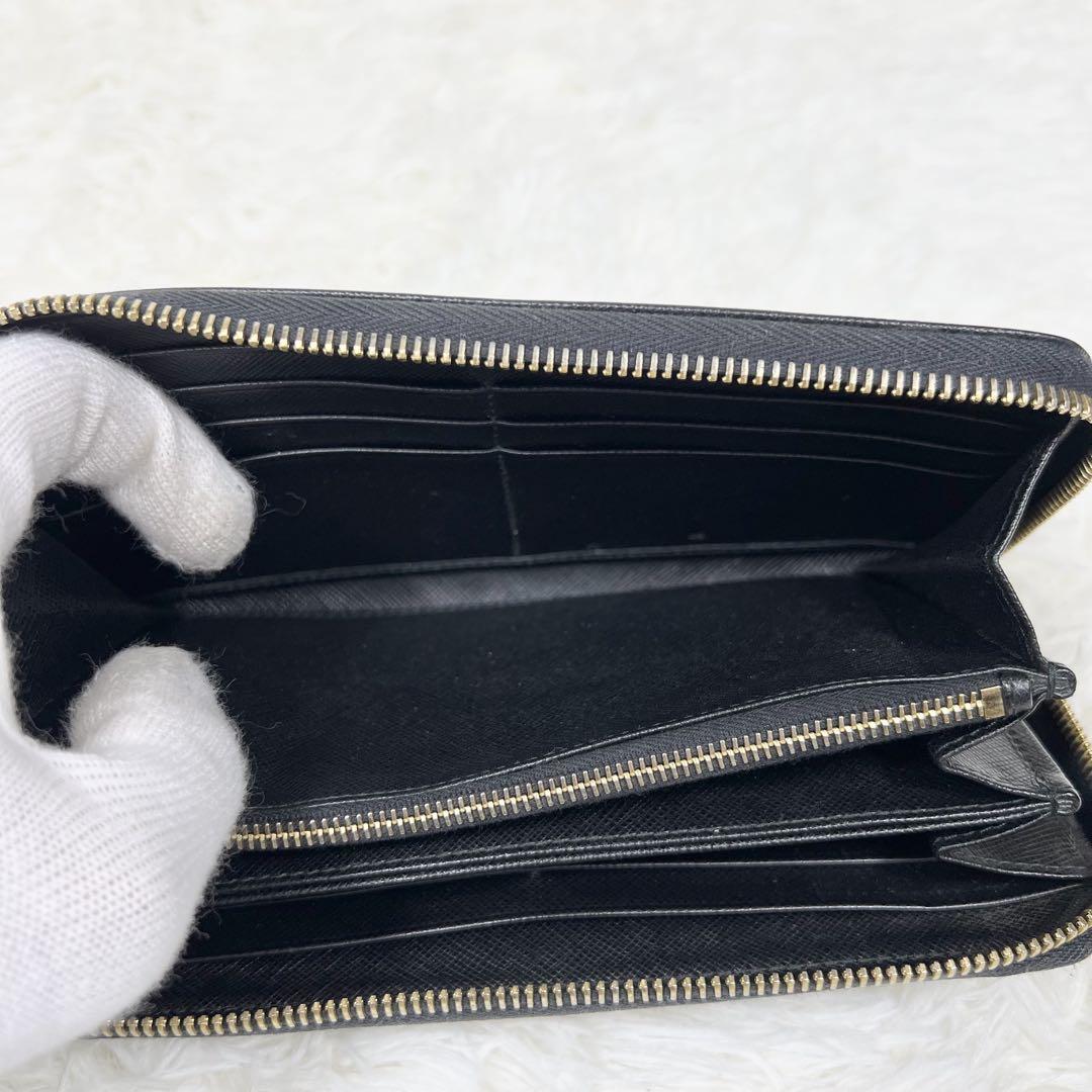 PRADA プラダ　ラウンドファスナー　ブラック　サフィアーノ　金ロゴ　長財布